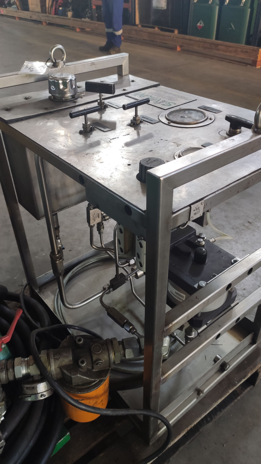 Pannello di comando in acciaio inox di un'unità di test SIVAM